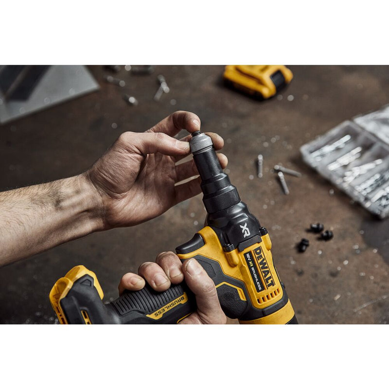 18V/1.7Ah XR Akku-Nietpistole+Koffer (DeWALT DCF403E1GT-QW)